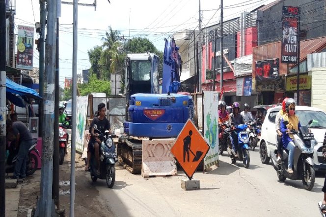 					FOTO: Proyek PLN UIP Sulbagsel Biang Macet, Dikeluhkan Pengguna Jalan