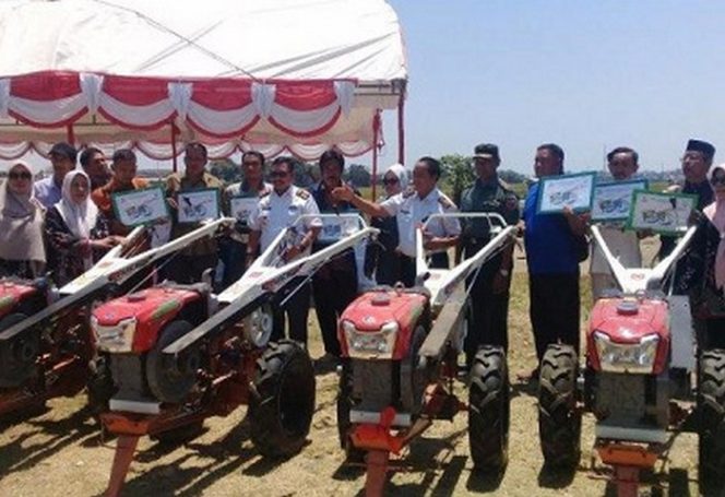 					DP2 Makassar Serahkan Bantuan untuk Petani