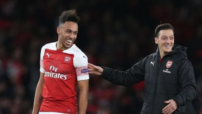 					Arteta diminta menjual Aubameyang dan Oezil. Foto: Alex Morton/Getty Images