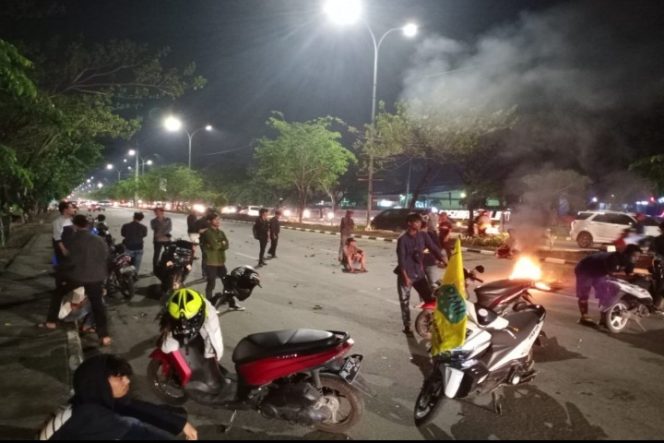 					Hingga Malam Ini, Aksi Unjukrasa Puluhan Mahasiswa PMII di Jalan Urip