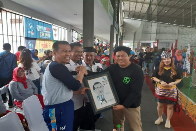 					Kajati Kaltim Buka Turnamen Futsal Alumni SMP 5 Makassar