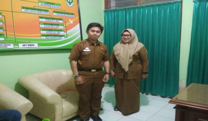 					Kabid pencegahan dan pengendalian penyakit dinas kesehatan kabupaten Bantaeng, dr. Armansyah bersama kepala seksi penyakit menular dinkes Bantaeng, Vanty Rosanty. (BERITA.NEWS/Saharuddin). 