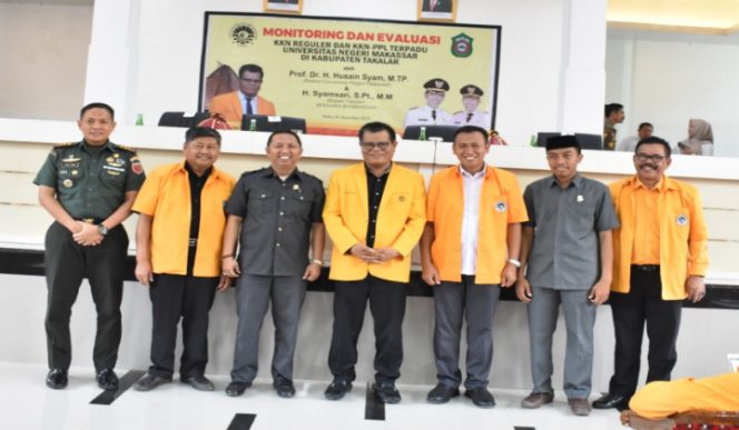 					Foto bersama Bupati Takalar dan tim supervisi KKN UNM Makassar. (BERITA.NEWS/Sahabuddin Jaya). 