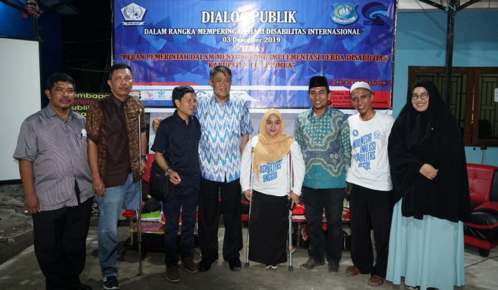 Bupati Bulukumba (tengah) Foto bersama usai dialog peringatan Memperingati Hari HDI. (BERITA.NEWS/IL).
