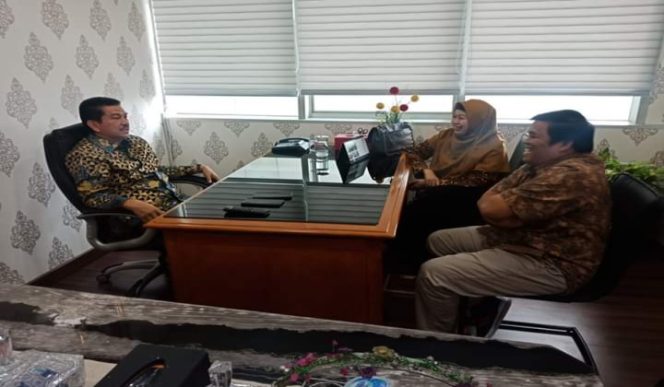 					Kak Syam didampingi istri silahturahmi Ketu DPD 1 PDIP Sulsel. (BERITA.NEWS/IL). 