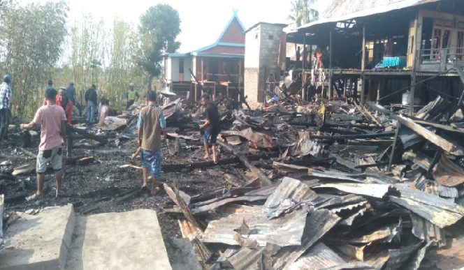 					lokasi kejadian Kebakaran Lingkungan Kanunang, Kelurahan Tolo Barat, Kecamatan Kelara, Kabupaten Jeneponto. (BERITA.NEWS/Muh Ilham). 
