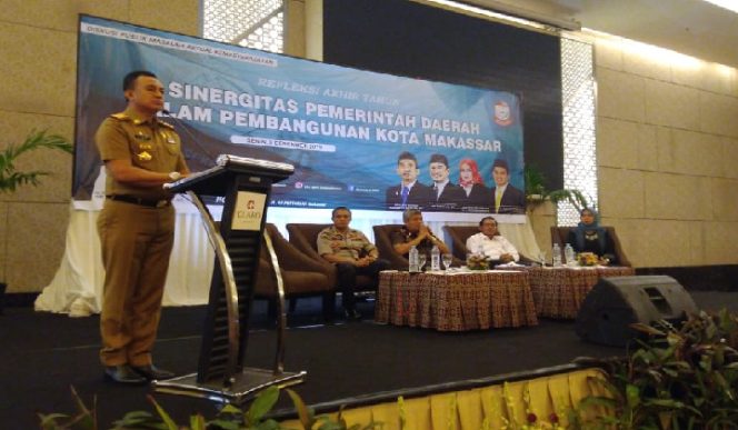 					H.Sabri saat menjadi narasumber pada refleksi akhir tahun di Hotel Claro. (BERITA.NEWS/Ratih Sardianti Rosi). 