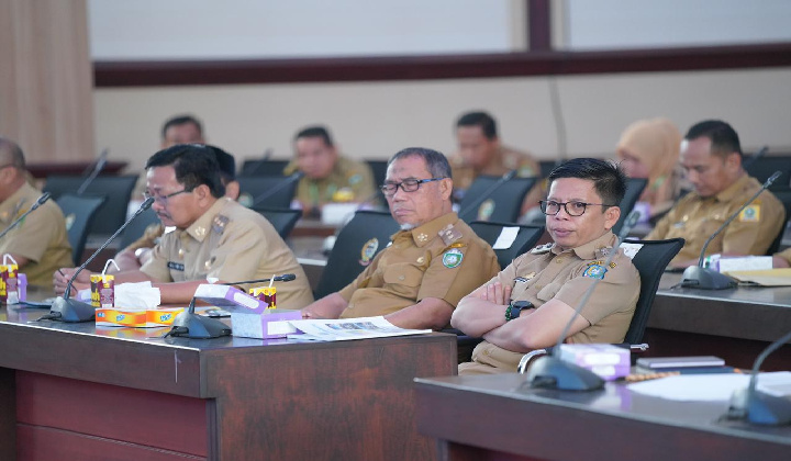 Wabup Bulukumba Tommy Satria Yulianto saat mengikuti rapat kordinasi penanggulangan kemiskinan. (BERITA.NEWS/IL).