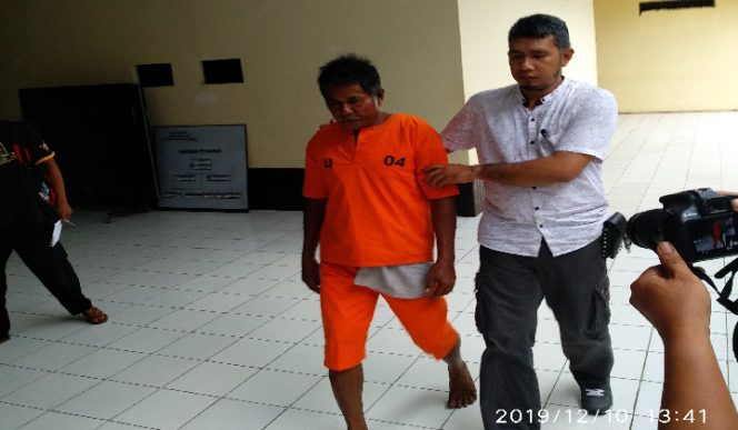 					Pelaku saat digiring polisi. (BERITA.NEWS/Sahabuddin Jaya). 