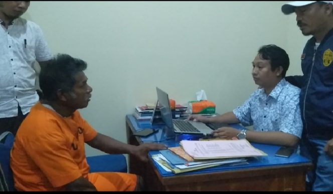 					Pelaku saat di interogasi di ruang Unit PPA Polres Takalar. (BERITA.NEWS/Sahabuddin Jaya). 