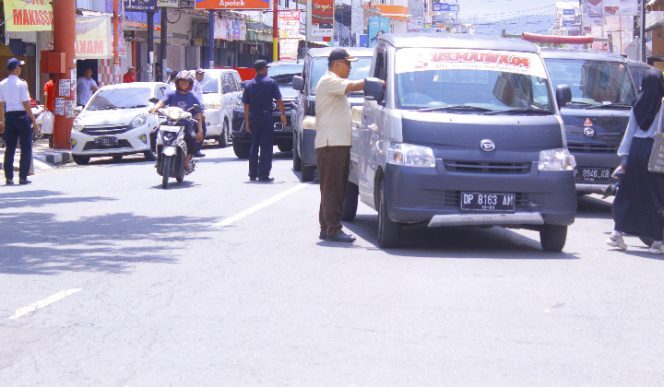 					pelaksanaan operasi penertiban PKB yang dilakukan Samsat Parepare. (BERITA.NEWS/Wahyu Adi Saputra). 