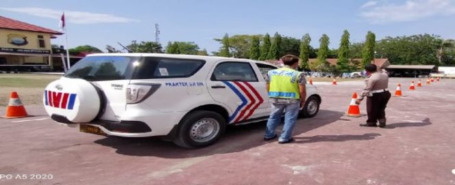 					Ujian bagi pemohon SIM di Mapolres Jeneponto. (BERITA.NEWS/Muh Ilham). 