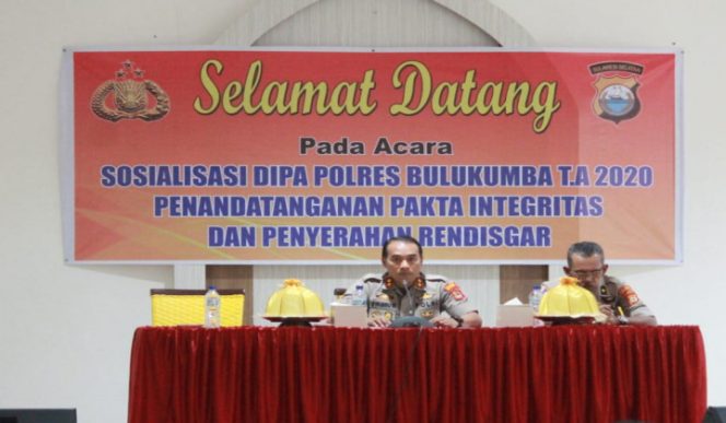 					Kapolres Bulukumba AKBP Syamsu Ridwan saat memimpin sosialisasi. (BERITA.NEWS/IL). 