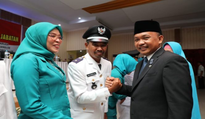 					Bupati Bantaeng Ilham Azikin melantik 12 kades terpilih di Balai Kartini. (BERITA.NEWS/Saharuddin). 