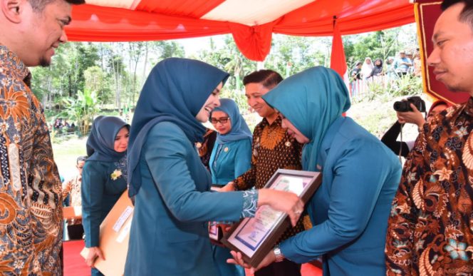 					Ketua TP PKK Kabupaten Gowa, Priska Paramita Adnan saat menghadiri peringatan Hari Kesatuan Gerak (HKG). (BERITA.NEWS/Putri). 