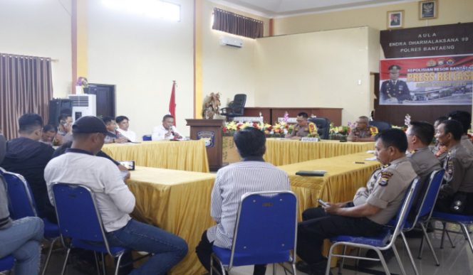 					Situasi saat digelar Press Release di ruang Aula indra Dharmalakeana Polres Bantaeng. (BERITA.NEWS/Saharuddin). 