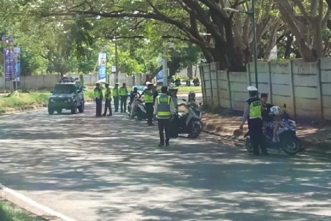					Razia Pajak Samsat Makassar; Di Tanjung Bunga Rp154 Juta, Hertasning Rp99 Juta