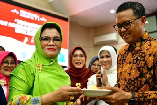 					Cara NA Sayang Istri; Saya tak Keluar Rumah Sebelum Cium Keningnya