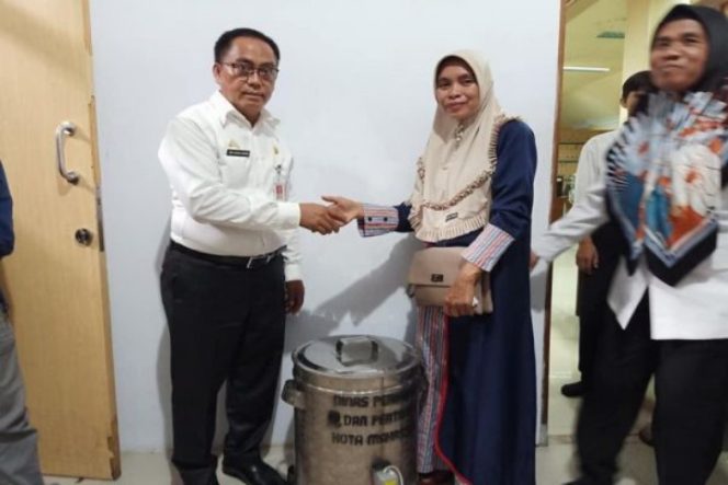 					DP2 Makassar Serahkan Bantan Alat Pengolahan bagi Delapan Kelompok Masyarakat Pesisir