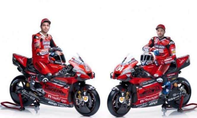 					Danilo Petrucci dan Andrea Dovizioso di atas motor Desmosedici GP 2020 (Twitter@ducaticorse)