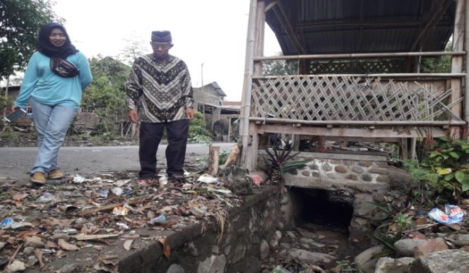 					Bersihkan Drainase, Lelaki Paruh Baya ini Nyaris Hanyut