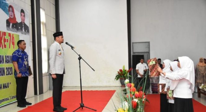 					Bupati Gowa, Adnan Purichta Ichsan saat menjadi Inspektur Upacara pada Hari Bakti ke-74. (BERITA.NEWS/Putri). 