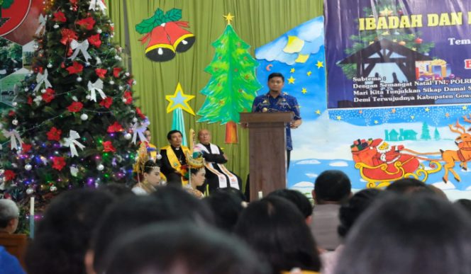 					Bupati Gowa, Adnan Purichta Ichsan saat menghadiri Natal Oikumene di Rindam XIV/Hasanuddin, Pakkatto. (BERITA.NEWS/Putri). 