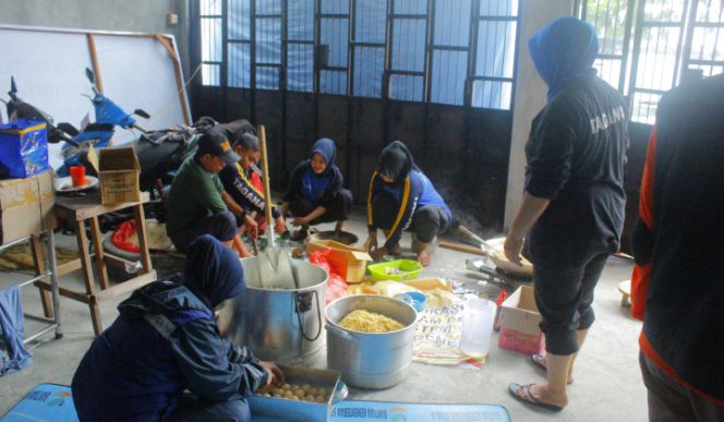 					Suasana di Dapur umum tagana dan Dinas social kota parepare. (BERITA.NEWS/Wahyu Adi Saputra).  
