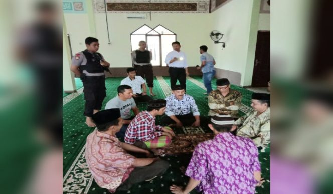 					Aswan Sardy Tahanan Narkoba Polres Bulukumba melangsungkan pernikanya di Masjid Namirah Polres. (BERITA.NEWS/IL).  