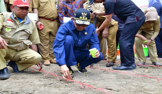 					Gubernur Sulsel Nurdin Abdullah hadiri penanaman bibit jagung NA1 dan NA2.