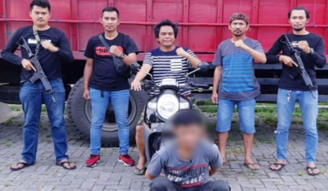 					Tim Crime Hunter Resmob Polres Parepare Mengamankan Seorang Pelaku Curanmor dan barang buktinya. (BERITA.NEWS/Wahyu Adi Saputra). 