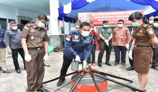 					Pemusnahan Barang Bukti Narkoba Hasil Tangkapan Kepolosian Tahun 2019 diKantor kejari Takalar. (BERITA.NEWS/Sahabuddin Jaya) 
