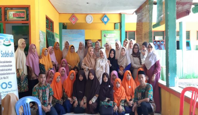 					Jumat Sedekah, Para Orang Tua TK Al-Fityan Berbagi ke Anak Yatim