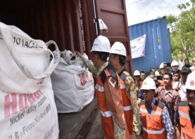 					Situasi para TKA didalam kawasan PT Huadi Bantaeng. (BERITA.NEWS/Saharuddin). 