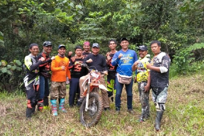 					Hari Libur, Basmin Hadiri Pesta Panen dan Resmikan Sejumlah Fasum