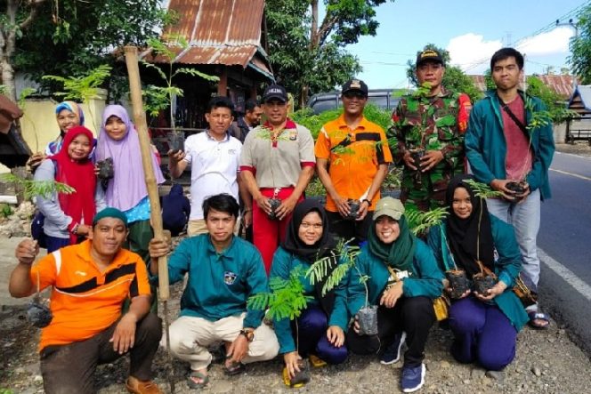 					Lurah Manjangloe Bersama Mahasiswa KKN UMI Tanam 150 Bibit Pohon