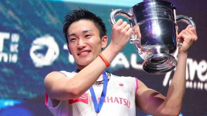 					Kento Momota meraih gelar Malaysia Masters 2020 tadi malam (12/1), mengalami kecelakaan dini hari tadi. (net)