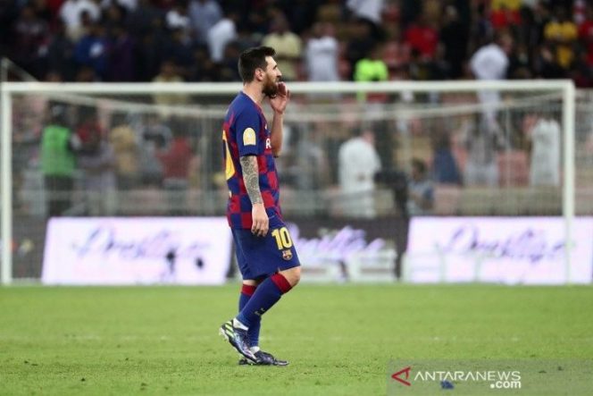 					Ekspresi kecewa megabintang Barcelona Lionel Messi setelah dikalahkan Atletico Madrid dalam laga semifinal Piala Super Spanyol di Stadion King Abdullah Sports City, Jeddah, Arab Saudi, Kamis (9/1/2020) waktu setempat. (Antara/REUTERS/Sergio Perez)