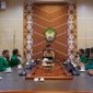 Jajaran pengurus Partai Persatuan Pembangunan (PPP) Gowa saat mengunjungi Bupati Adnan Purichta Ichsan membahas terkait agenda Hari Lahir PPP. (Foto:BERITA.NEWS/Putri).