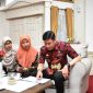 Bupati Gowa, Adnan Purichta Ichsan saat menerima kunjungan Kepala Badan Pusat Statistik (BPS) Kabupaten Gowa, Usman bersama jajarannya di Ruang Kerja Bupati. (Goto: BERITA.NEWS/Putri).