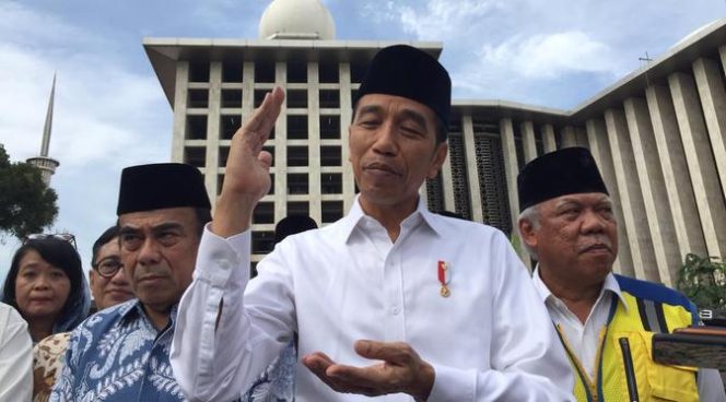 					Presiden Joko Widodo saat meninjau proses renovasi Masjid Istiqlal di Jakarta, Jumat (7/2/2020). (net)