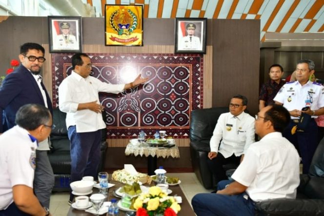 					Menhub Laporkan Proyek KA dan Bandara Sulsel ke Jokowi
