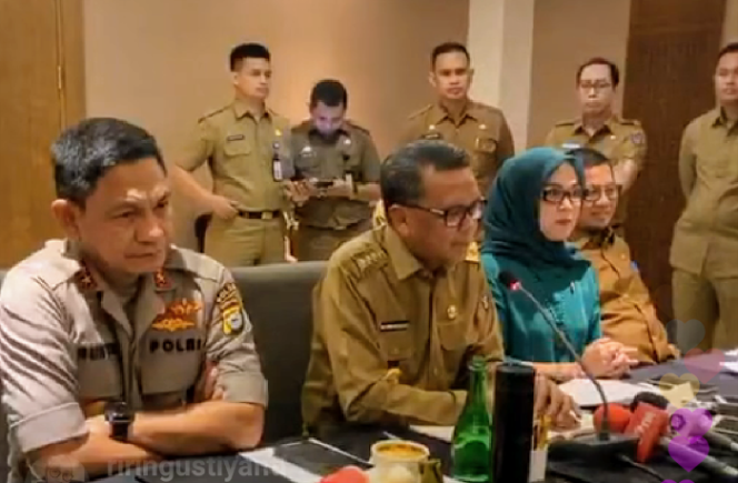 					Gubernur Sulsel Nurdin Abdullah press confrence bersama Muspida.