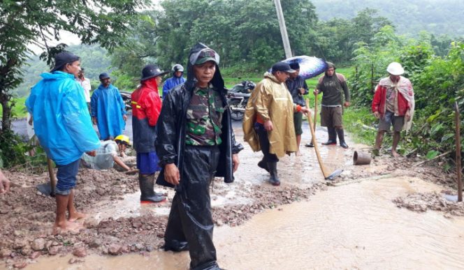 					Longsor Tutup Jalan di Dataran Tinggi Gowa