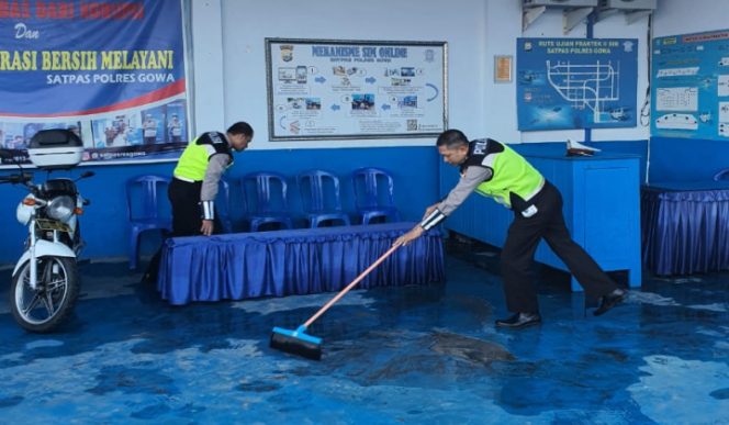 					Tanggap Virus Corona, Satlantas Polres Gowa Sterilkan Ruangan