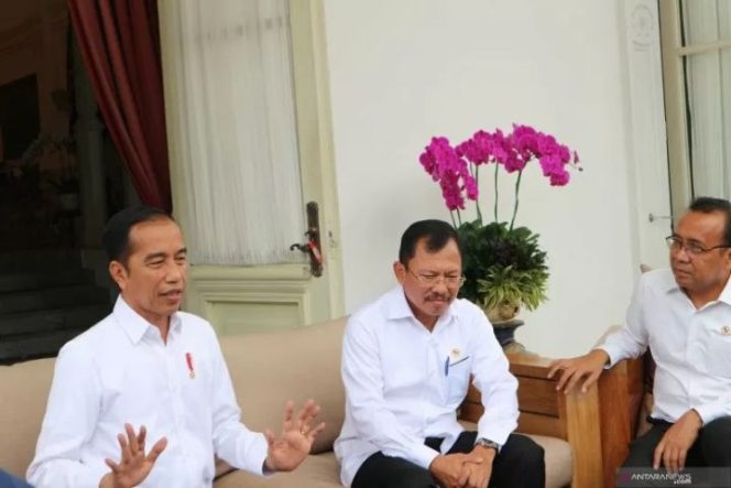 					Presiden Joko Widodo di Istana Merdeka Jakarta, Senin (2/3/2020). ANTARA/Desca Lidya Natalia.