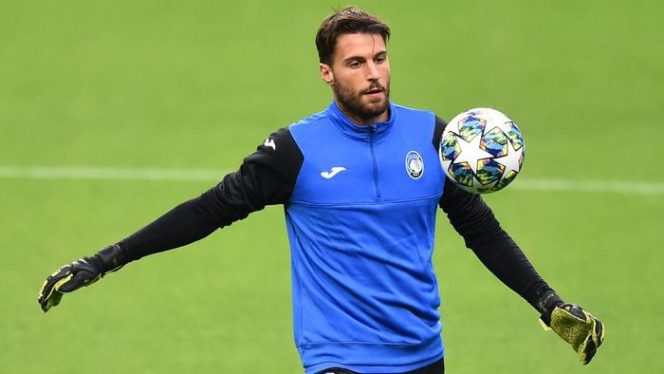 					Kiper Atalanta, Marco Sportiello, dinyatakan positif virus corona (Foto: Getty Images/Nathan Stirk)