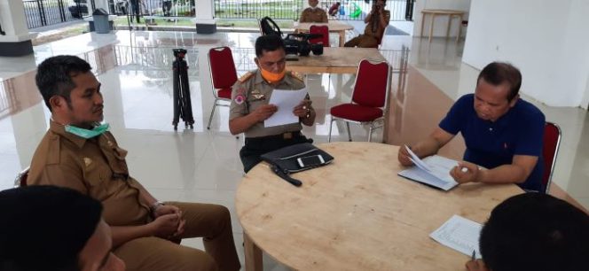 					Tim Gugus Tugas Covid-19 Luwu melaporkan data penanganan pencegahan ke Bupati.