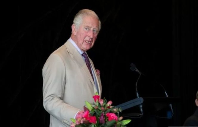					Pangeran Charles meilhat ke arah luar jendela di Christchurch Cathedral saat ia berbicara kepada tamu undangan saat resepsi Christ Church Cathedral di Perpustakaan Turanga, Christchurch, Selandia Baru, Jumat (22/11/2019). ANTARA FOTO/Marty Melville/Pool via REUTERS/aww/cfo