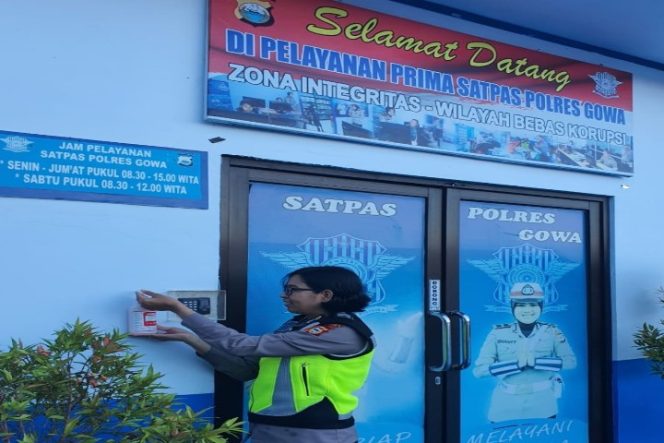 					Jajaran Ditlantas Polda Sulsel Lakukan Cara ini Tangkal Wabah Corona